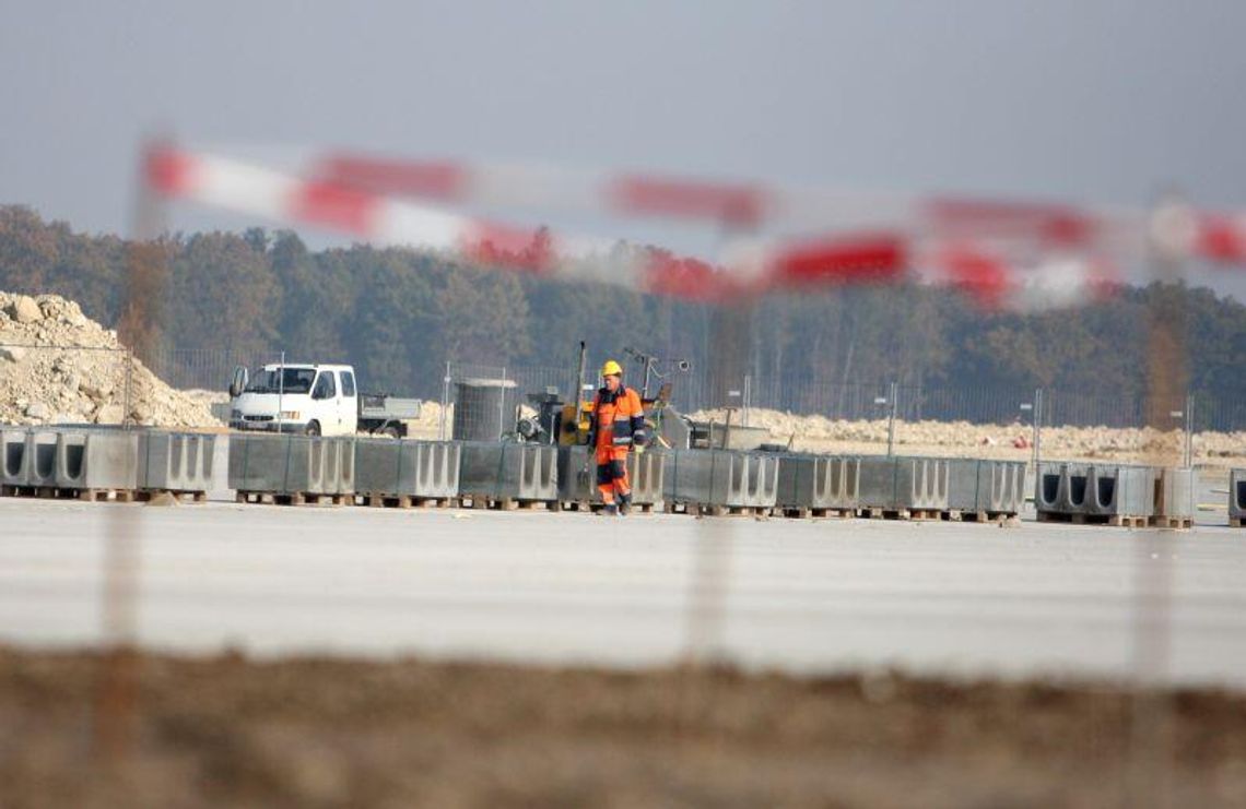 Dokąd chcemy latać z lotniska w Świdniku? \"Londyn, Szczecin, Oslo\"
