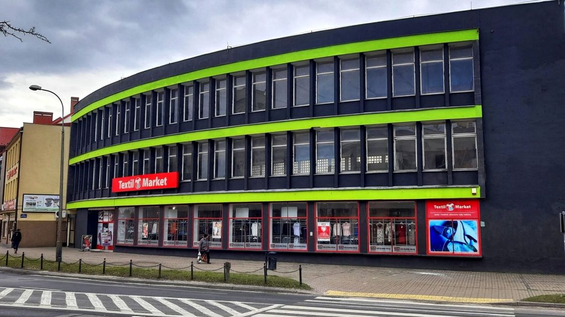 Dom handlowy "Powiśle" z nową elewacją. Będą tutaj ćwiczyć i walczyć