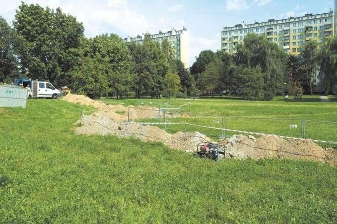 Dom seniora zamiast zielonego placu. Budowa znowu ruszyła. Zatrzyma ją wojewoda? Dom seniora zamiast zielonego placu. Budowa znowu ruszyła. Zatrzyma ją wojewoda?