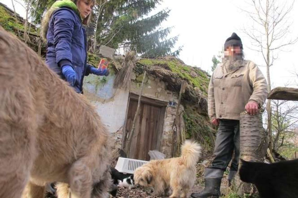 Dom się wali. Nie tylko zwierzęta potrzebują pomocy, ich właściciel także