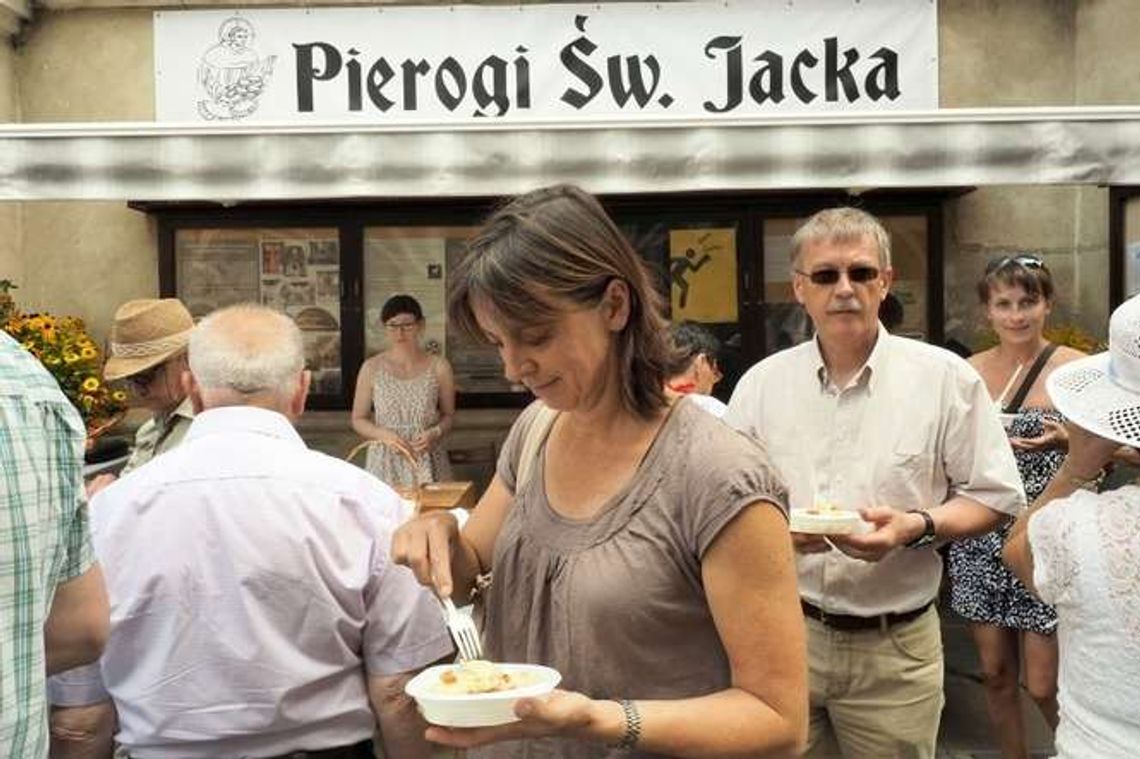 Dominikanie sprzedali ponad 18 tys. pierogów. Pieniądze wspomogą remont bazyliki Dominikanie sprzedali ponad 18 tys. pierogów. Pieniądze wspomogą remont bazyliki