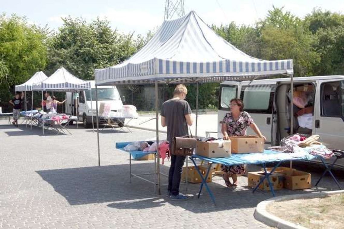 Dominów: Nowy targ działa. W lepszych warunkach i na razie bez opłat