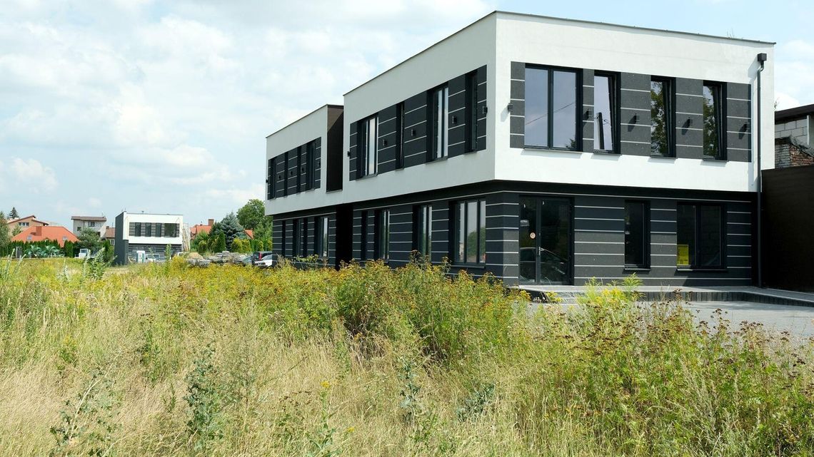 Domy jednorodzinne czy przedszkole? Mieszkańcy zaniepokojeni budową