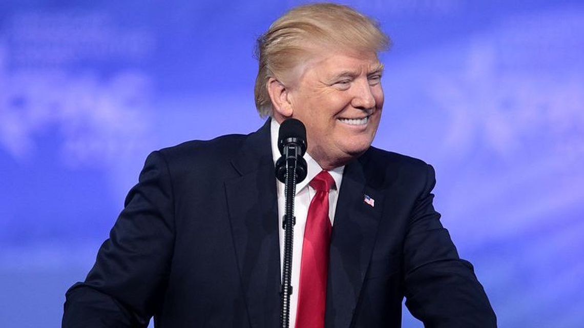 Donald Trump wyszedł ze szpitala. Do Białego Domu poleciał śmigłowcem