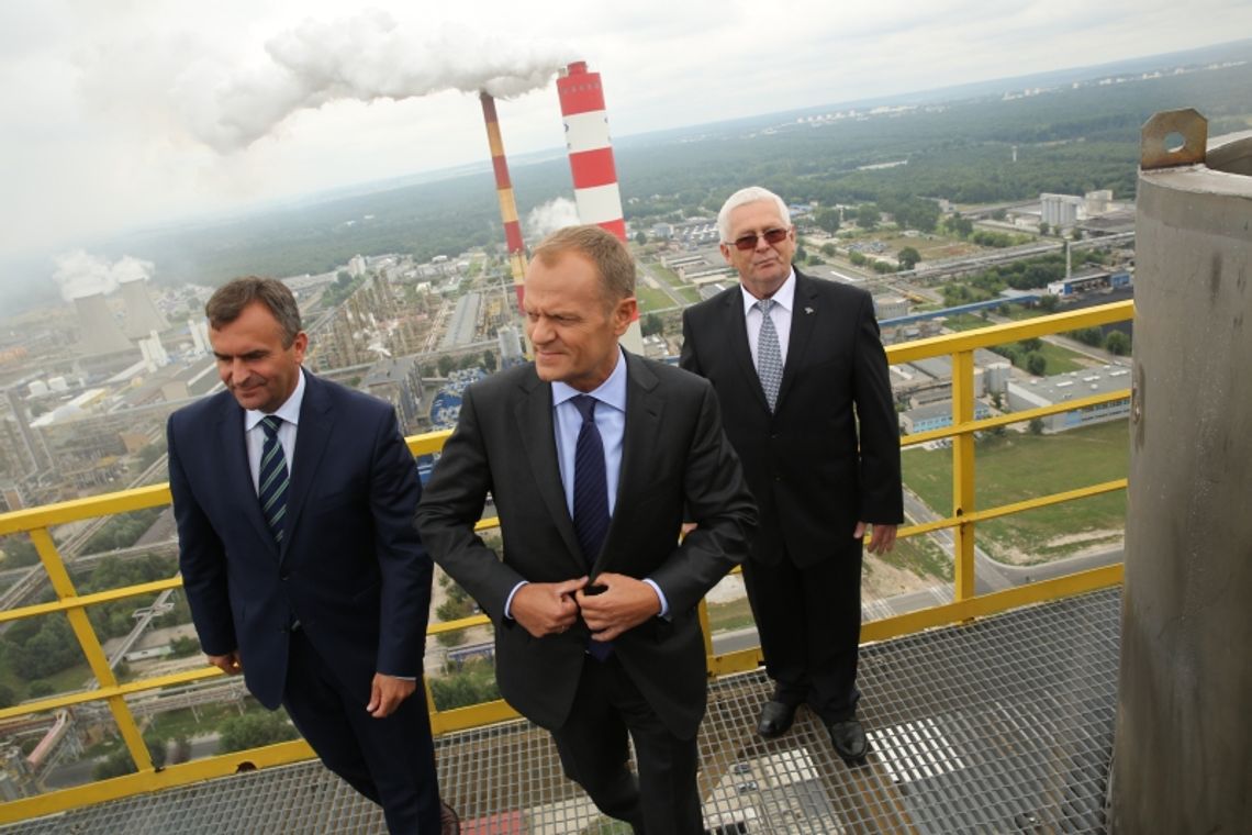 Donald Tusk w Puławach. Premier wjechał na 130-metrową wieżę (zdjęcia)