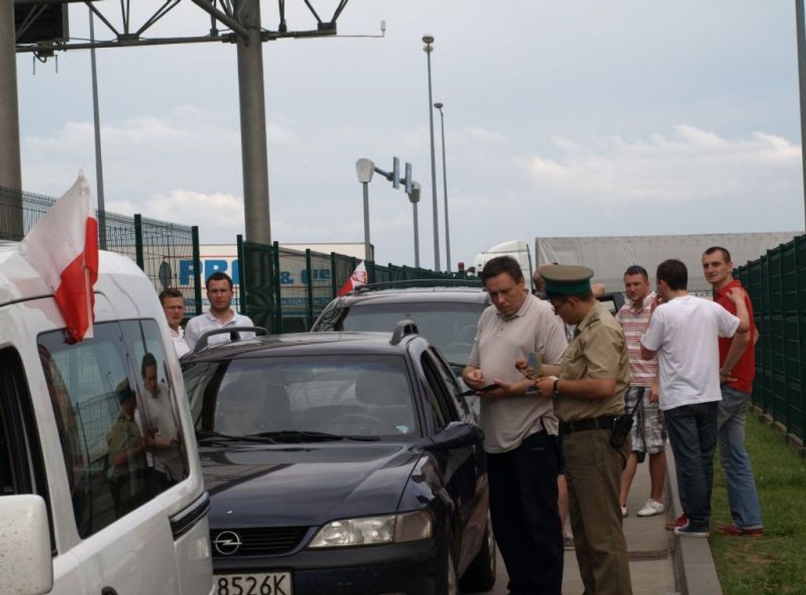 Dorohusk, Hrebenne, Terespol: Kibice odprawiani bez przeszkód Dorohusk, Hrebenne, Terespol: Kibice odprawiani bez przeszkód