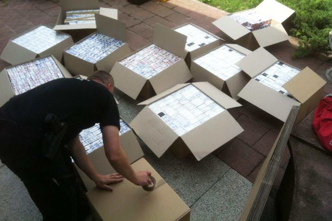 Dorohusk: Papierosy z przemytu w garażu i piwnicy Dorohusk: Papierosy z przemytu w garażu i piwnicy