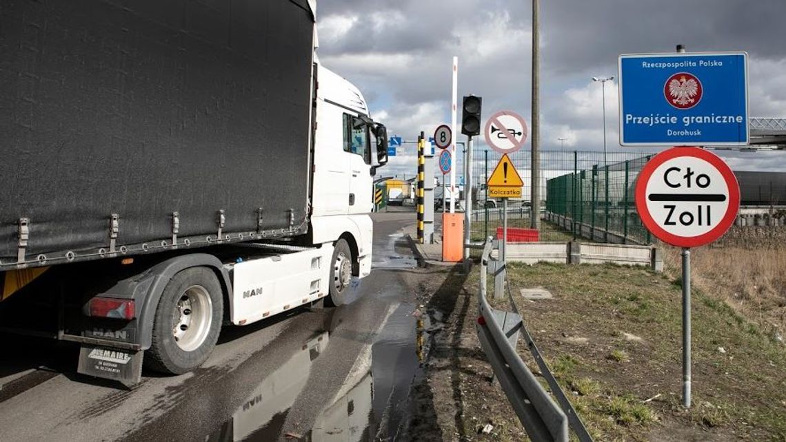 Dorohusk: Weterynarze śpią, a kolejka TIR-ów rośnie
