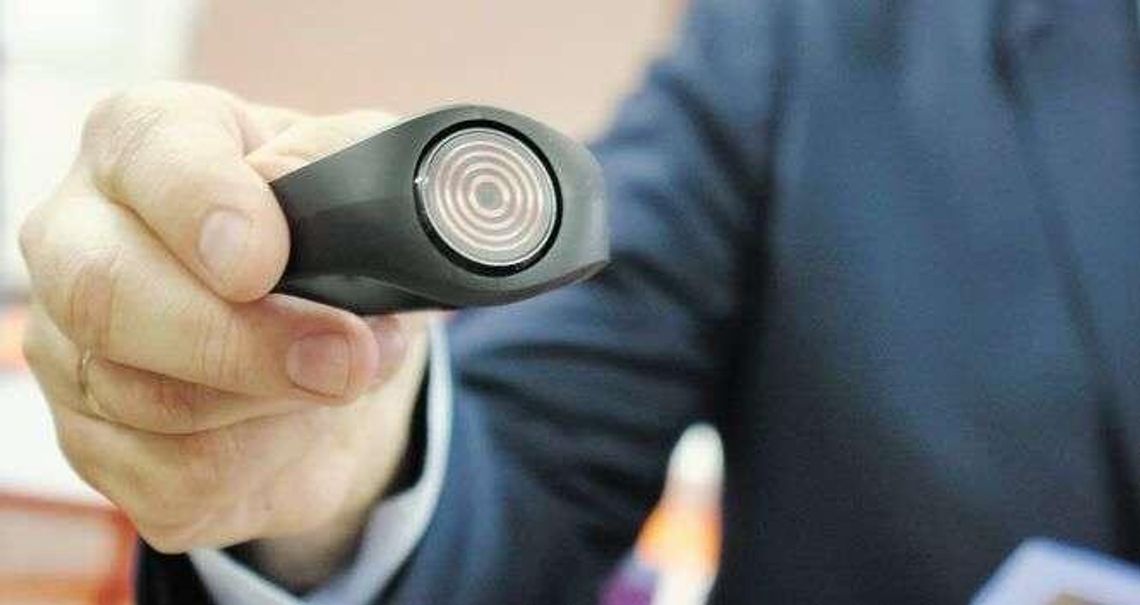 Dostali bransoletki, które będą nosić przez całą dobę. 135 osób przystąpiło do projektu Dostali bransoletki, które będą nosić przez całą dobę. 135 osób przystąpiło do projektu