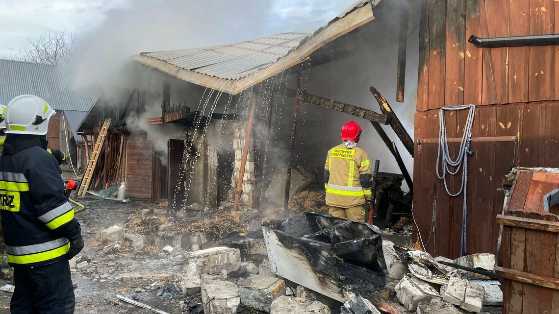 Dostali sygnał o pożarze, prawdopodobnie wybuchła butla z gazem. Nie żyje kobieta