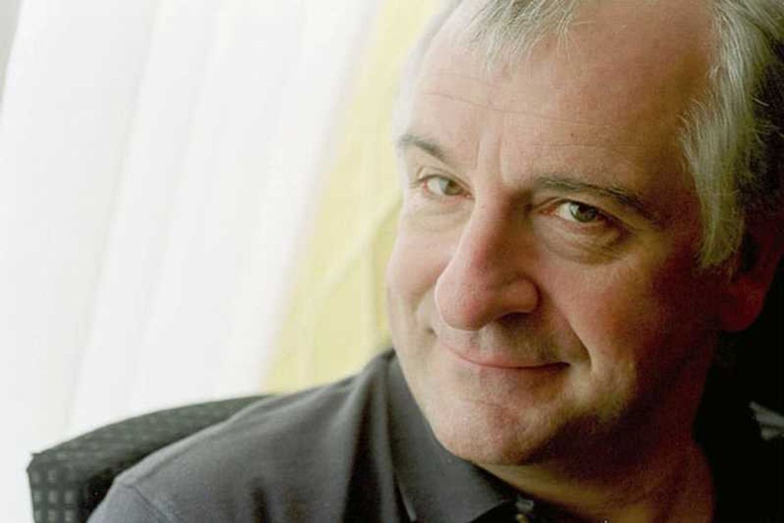 Douglas Adams. Autor \"Autostopem przez Galaktykę\" w google doodle