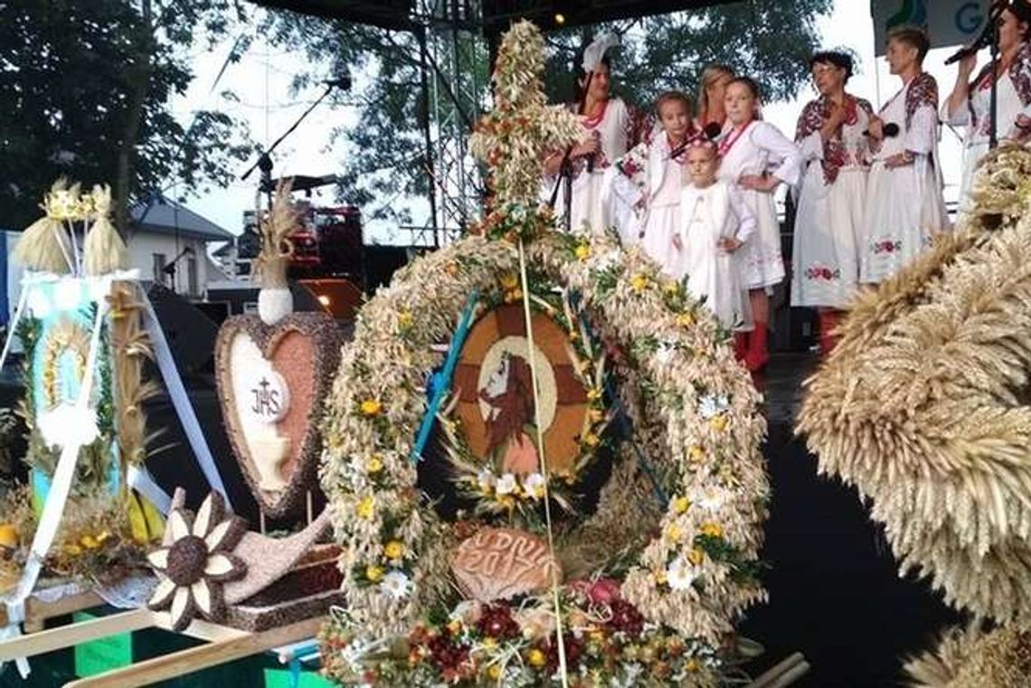 Dożynki w Wólce. Pogoda nie wszystkich odstraszyła (zdjęcia) Dożynki w Wólce. Pogoda nie wszystkich odstraszyła (zdjęcia)