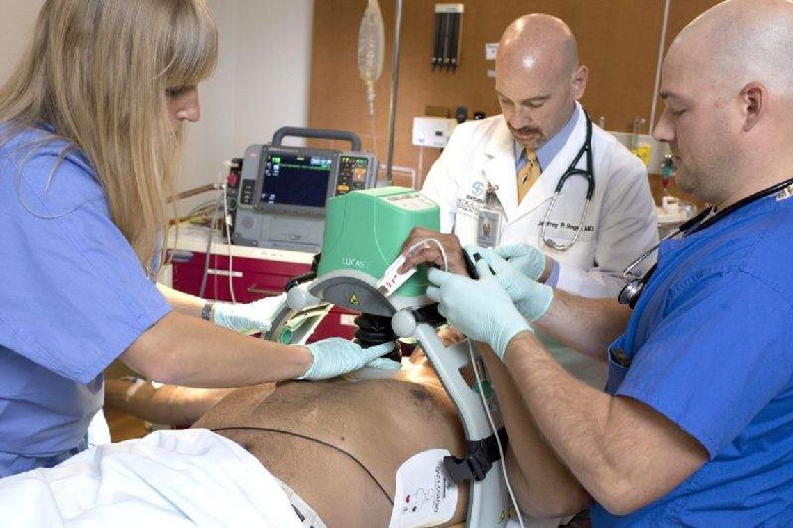 Dr Lucas jeździ w każdej bialskiej karetce