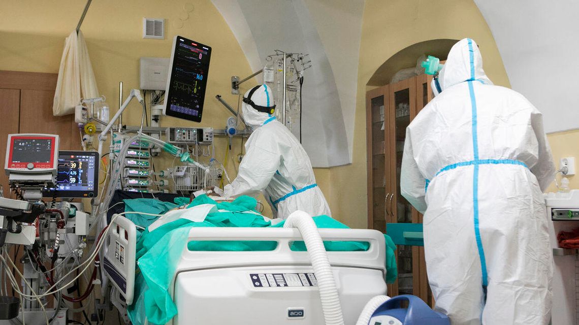 Dr Rajewski: w Polsce nie ma obecnie problemów z hospitalizacją chorych na COVID-1