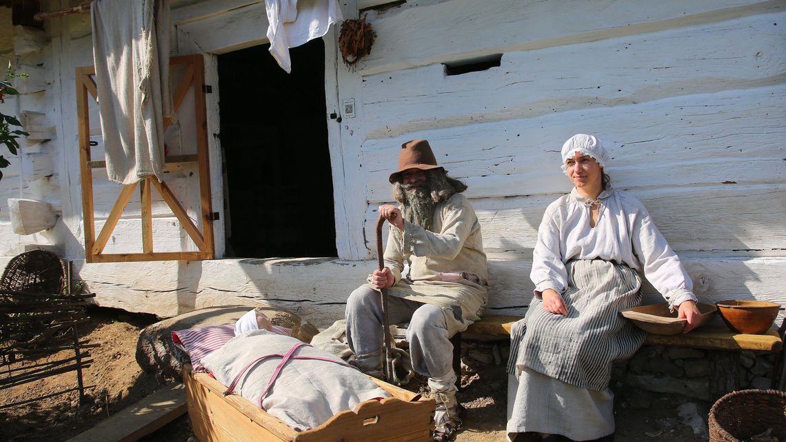 Drewniana chata została zbudowana w 1789 roku. Zagrodę z Brzezin wreszcie można zwiedzać Drewniana chata została zbudowana w 1789 roku. Zagrodę z Brzezin wreszcie można zwiedzać