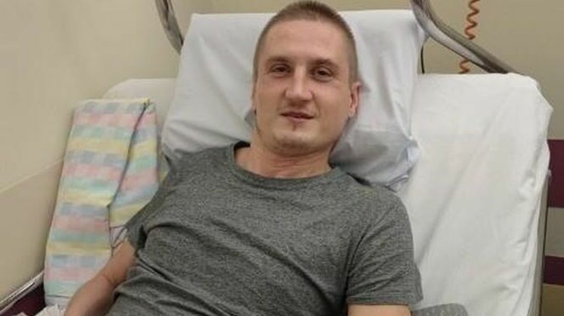 Drobny upadek na rowerze zniszczył życie Konradowi. Szansą jest droga rehabilitacja