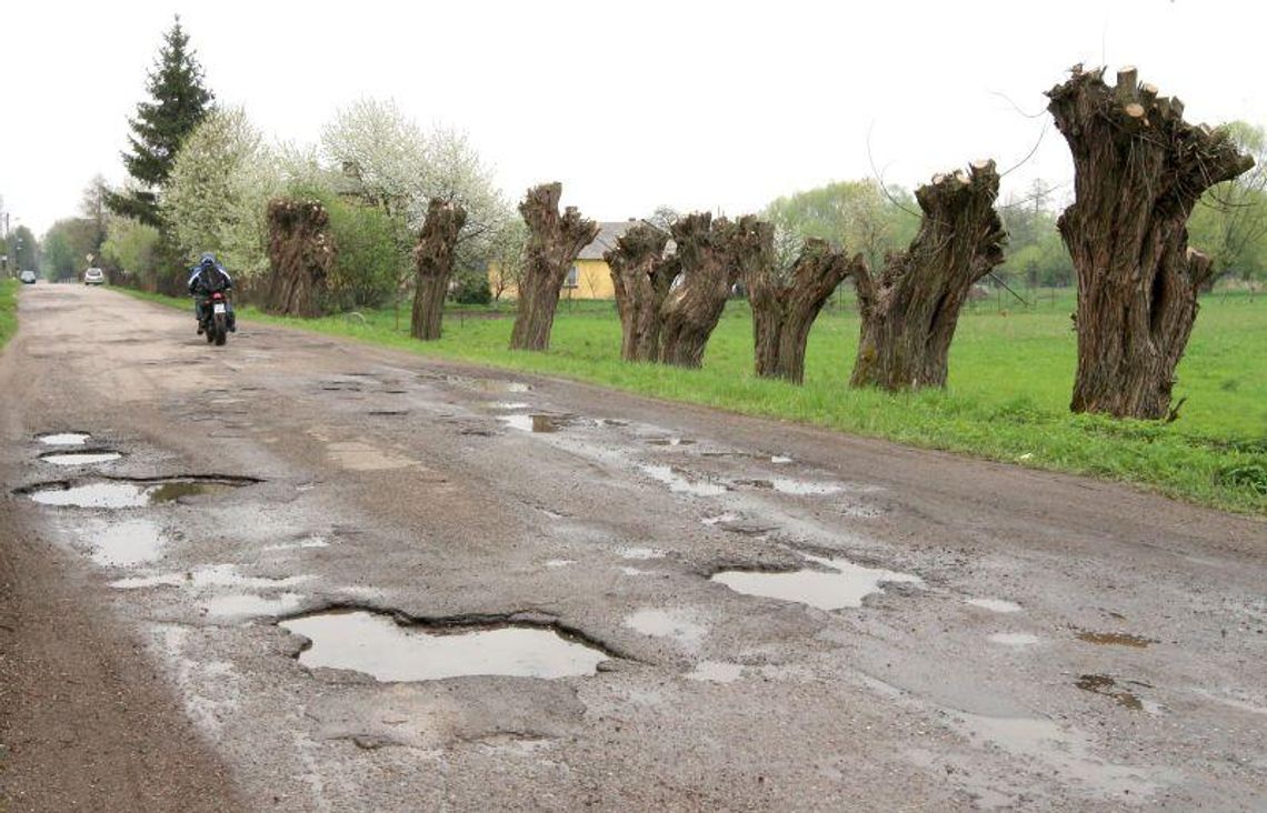 Droga była tak dziurawa, że musieli ją zamknąć