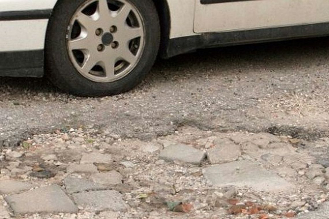 Droga Frampol-Wysokie miała przejść remont. Wykonawca nawet nie zaczął