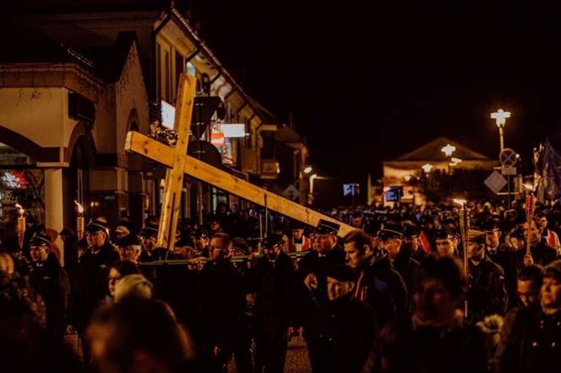 Droga Krzyżowa w Lubartowie [zdjęcia]