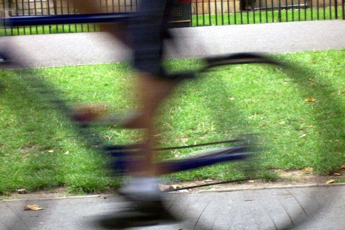 Droga rowerowa nad zalew: Wariaci urządzają sobie wyścigi