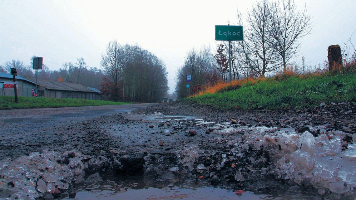 Droga w Kurowie do remontu. Potrzebny wykonawca