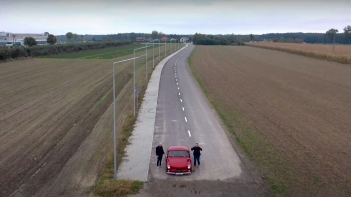 Droga w szczerym polu. Autorzy "Absurdów drogowych": Radzyńska ul. Przemysłowa jak Route 66 Droga w szczerym polu. Autorzy "Absurdów drogowych": Radzyńska ul. Przemysłowa jak Route 66