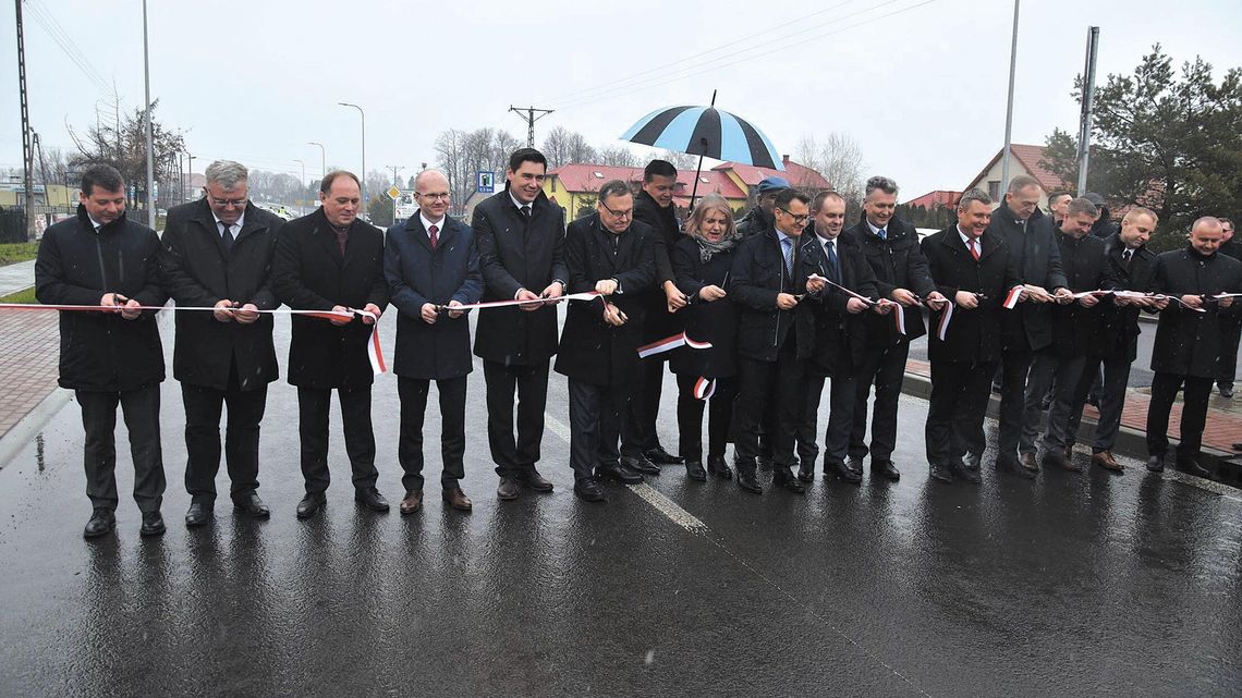 Droga wojewódzka jak nowa. Kierowcy jeżdżą od grudnia, dziś na chwilę wstrzymano ruch