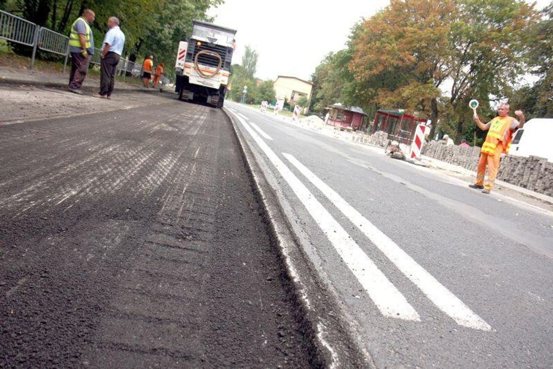 Drogowcy zaczęli zdzierać stary asfalt z ul. Koncertowej Drogowcy zaczęli zdzierać stary asfalt z ul. Koncertowej