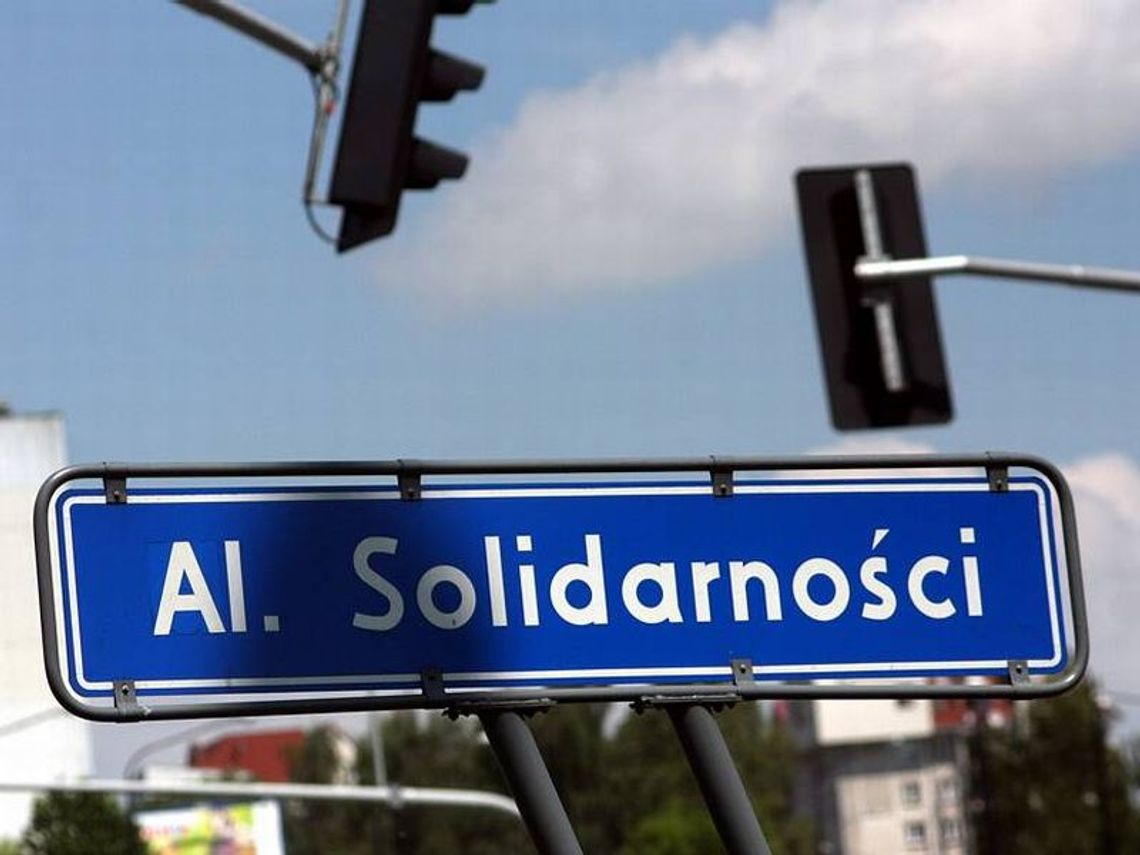 Drogowcy zamkną jezdnię al. Solidarności. Będą wielkie korki Drogowcy zamkną jezdnię al. Solidarności. Będą wielkie korki