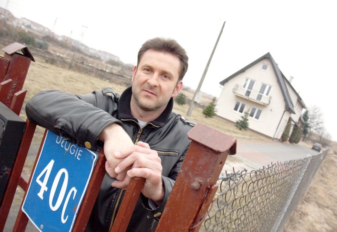 Drogowcy zostawili jeden dom przy obwodnicy. Nie da się w nim żyć