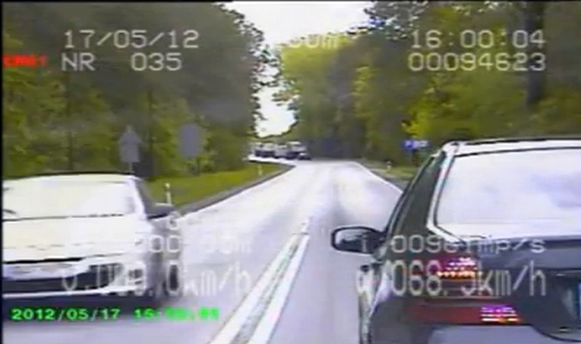 Drogówka łamie przepisy na filmie. Ścigali sprawcę wykroczenia Drogówka łamie przepisy na filmie. Ścigali sprawcę wykroczenia