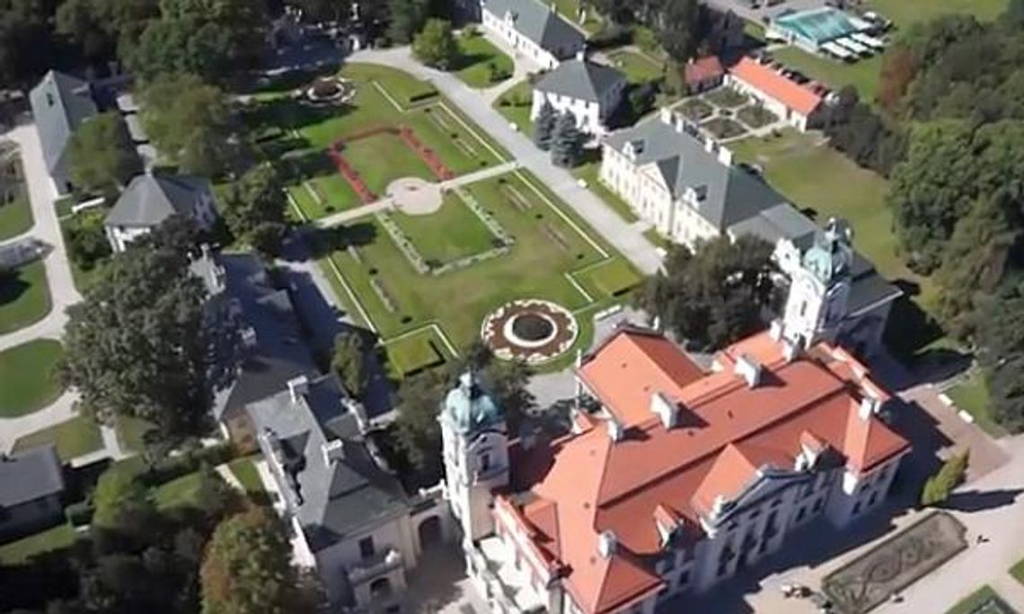 Dron sfilmował Kozłówkę z lotu ptaka. Zobacz wideo 