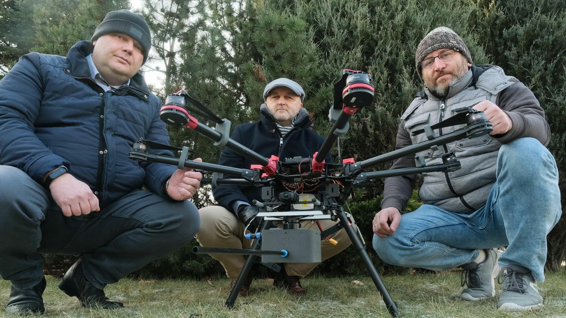 Dron w służbie czystego powietrza. Straż Miejska sprawdza, czym palimy w piecu