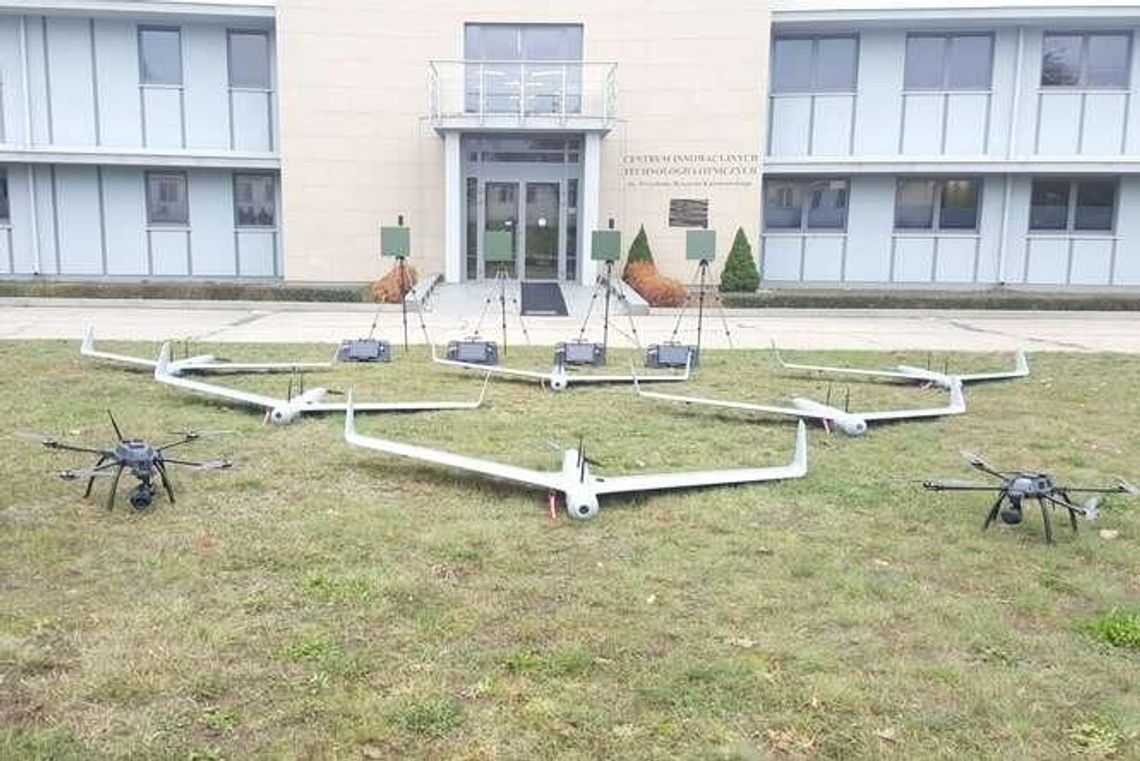 Drony Neox i Atrax wylądowały w Dęblinie