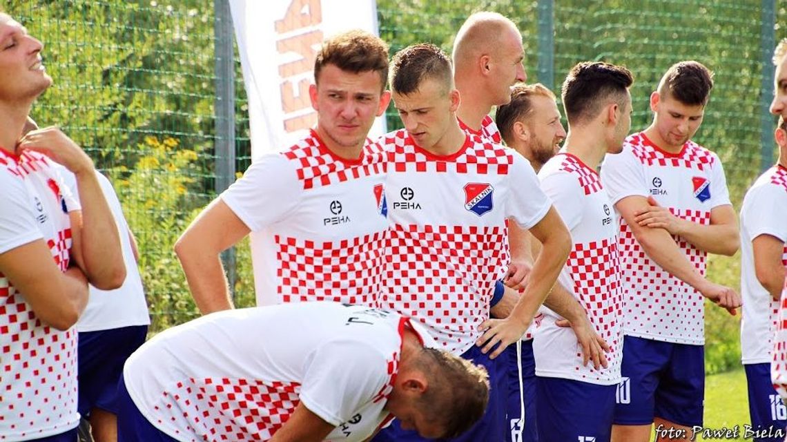 Drużynowe stroje piłkarskie – jak je dobrze spersonalizować?