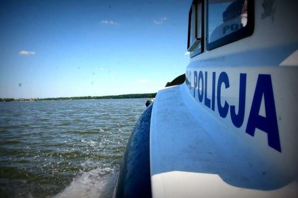 Dryfująca łódka i akcja ratunkowa nad zalewem. Poszukiwany był w domu