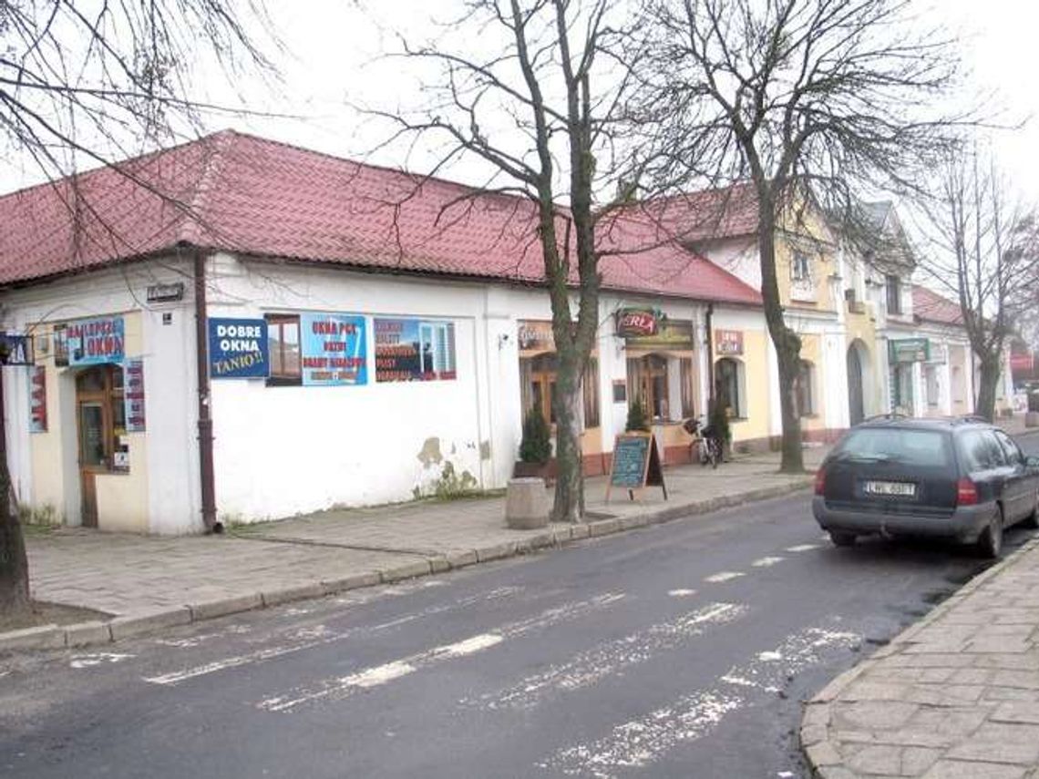 Drzewa znikną,  bo... niszczą zabytki