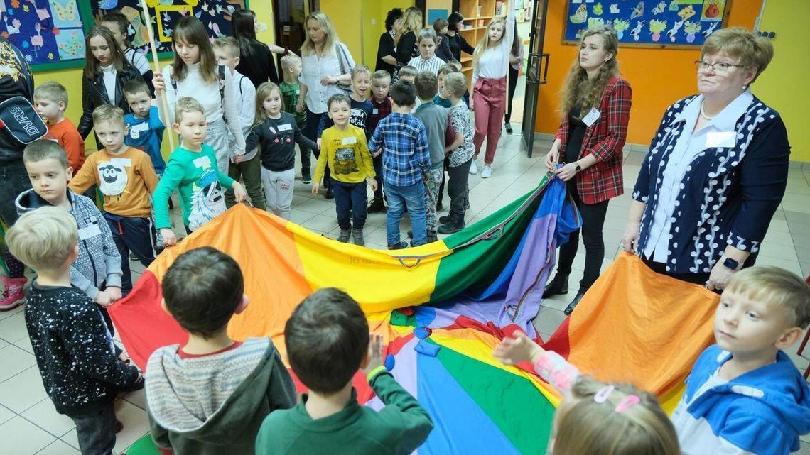 Drzwi Otwarte w Szkole Podstawowej nr 16 w Lublinie. "Jest sympatycznie i są fajne zabawki" Drzwi Otwarte w Szkole Podstawowej nr 16 w Lublinie. "Jest sympatycznie i są fajne zabawki"