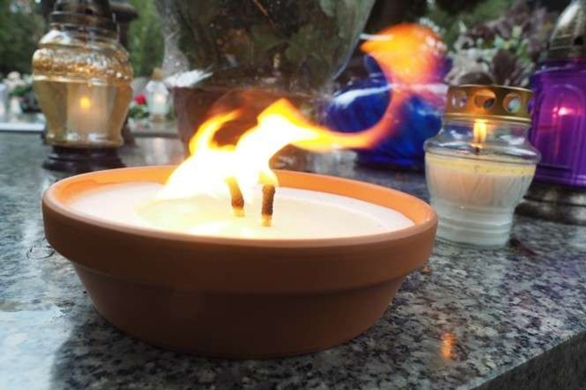 Dusze rzewnie zapłakały. Zgromadzenie śpiewacze na cmentarzu przy ul. Lipowej Dusze rzewnie zapłakały. Zgromadzenie śpiewacze na cmentarzu przy ul. Lipowej