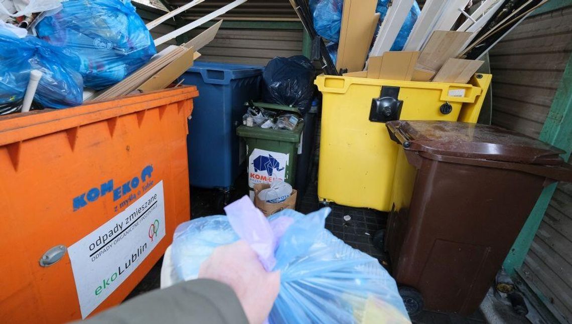 Duża zmiana przyzwyczajeń w kilku dzielnicach Lublina. Od 1 stycznia nowy system segregacji śmieci Duża zmiana przyzwyczajeń w kilku dzielnicach Lublina. Od 1 stycznia nowy system segregacji śmieci
