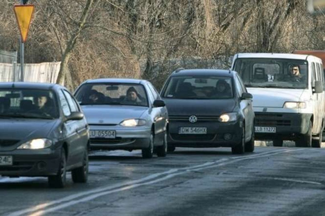 Duże utrudnienia po kolizji na Al. Racławickich