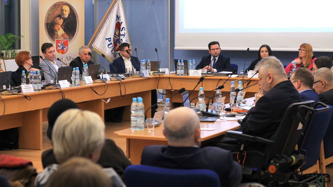 Duże zadłużenie Puław. Radni klubu prezydenta mają pomysł na oszczędności Duże zadłużenie Puław. Radni klubu prezydenta mają pomysł na oszczędności