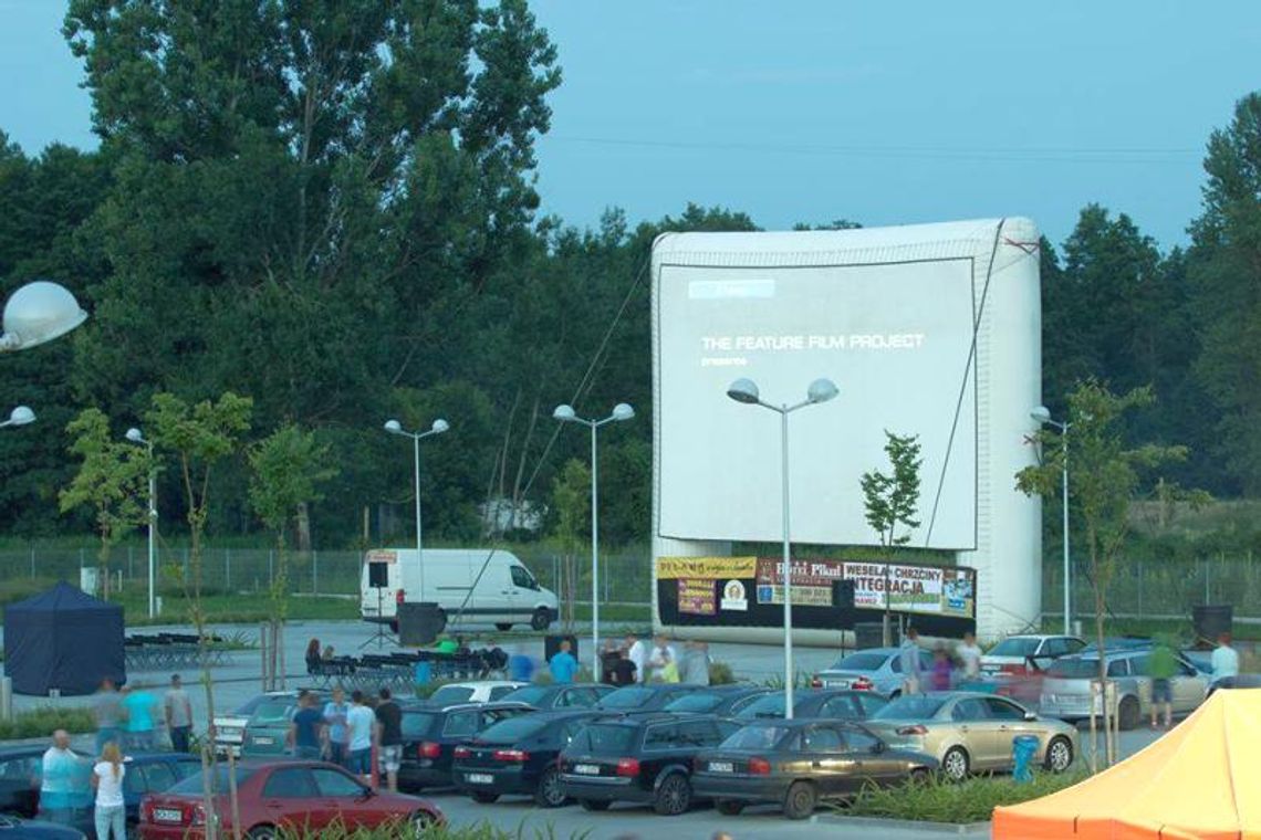 Duże zainteresowanie kinem samochodowym w Puławach