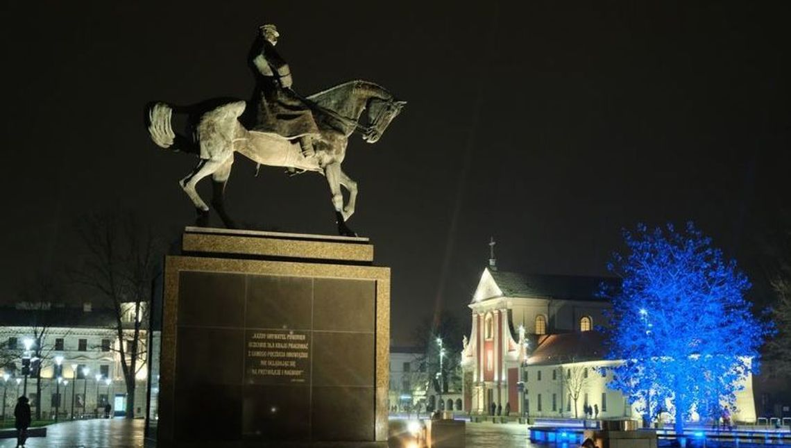 Dużo usterek na pl. Litewskim, więc wzięli się za ich usunięcie 