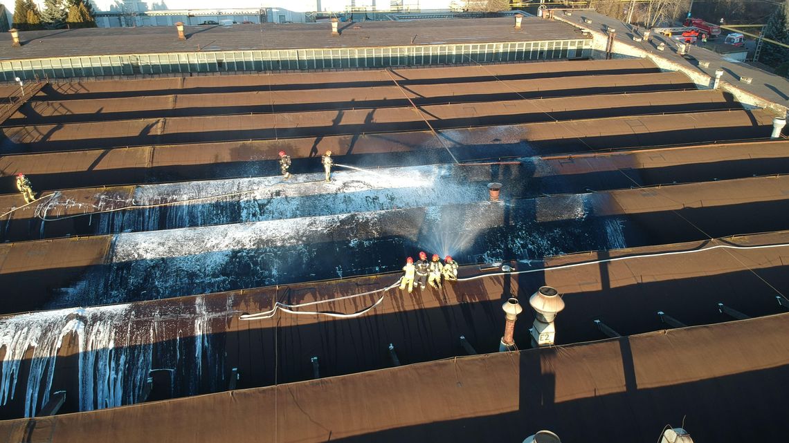 Duży pożar hali przemysłowej w Lublinie. Na miejscu pracowało około 40 strażaków [zdjęcia]