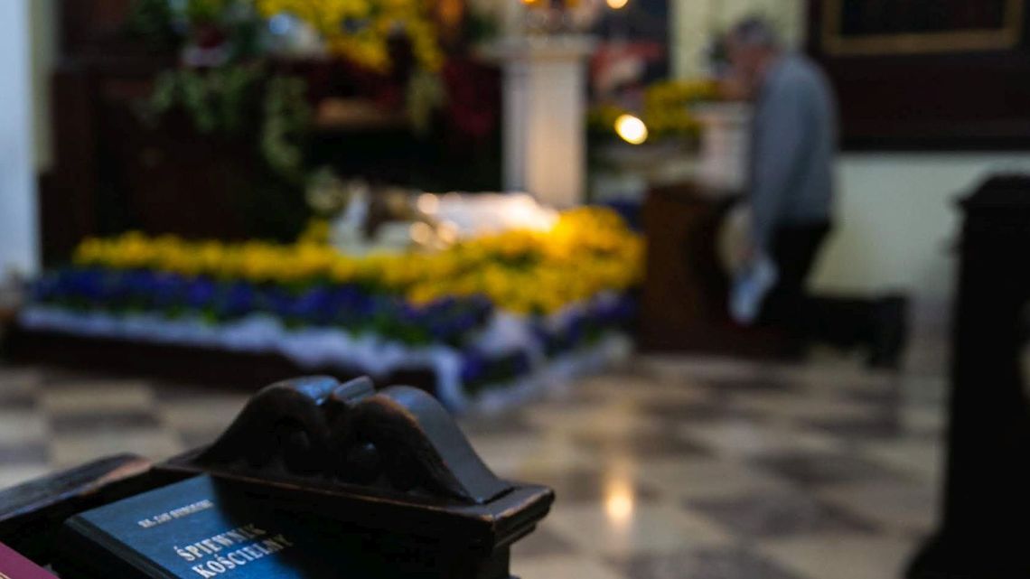 Duży wzrost zakażeń w powiecie łukowskim. Sanepid poszukuje uczestników mszy