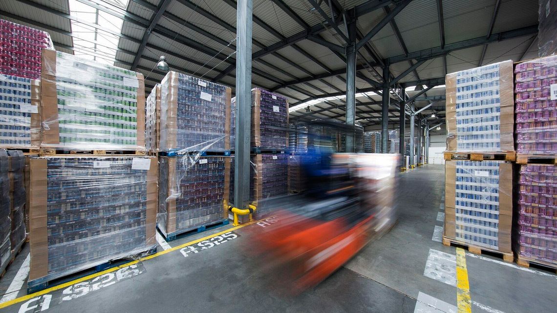 Duży zakład produkcyjny potrzebuje nowych pracowników  