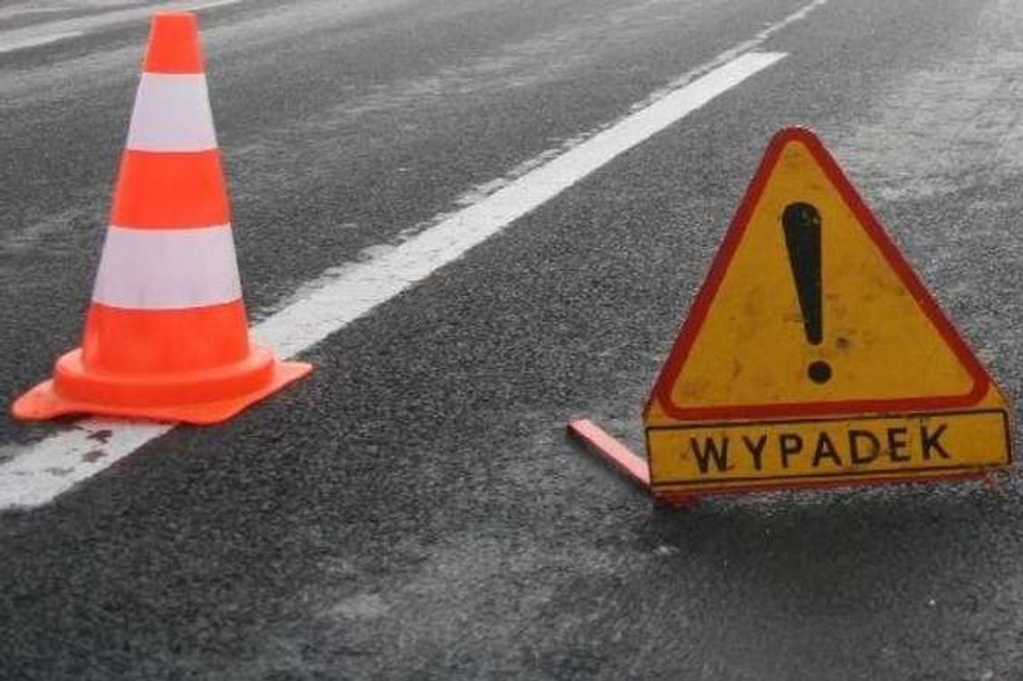 Dwa auta rozjechały 47-latka leżącego na jezdni Dwa auta rozjechały 47-latka leżącego na jezdni