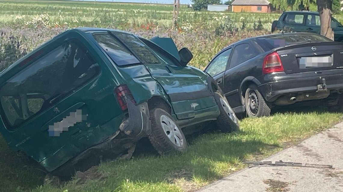 Dwa groźne wypadki w powiecie biłgorajskim. Pasażerki trafiły do szpitala Dwa groźne wypadki w powiecie biłgorajskim. Pasażerki trafiły do szpitala