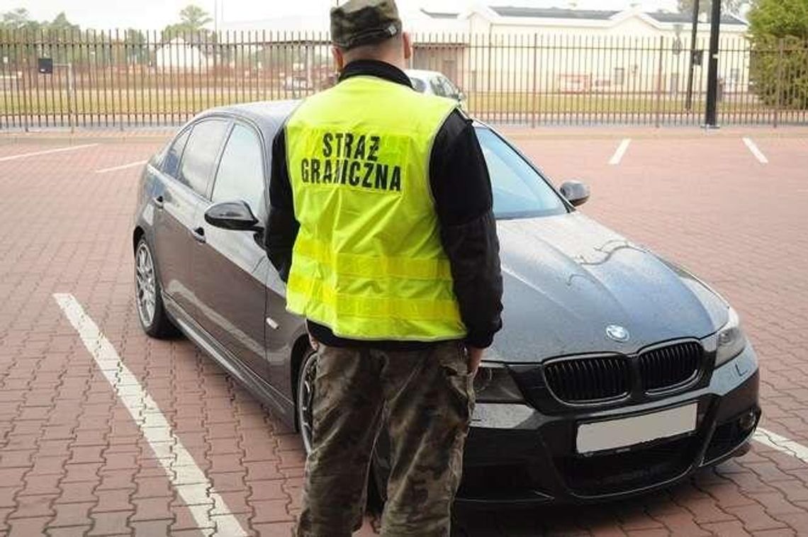 Dwa kradzione samochody na granicy